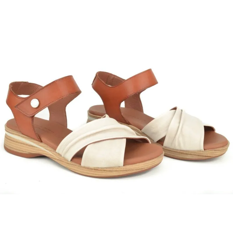 Sandalia con plataforma acolchada