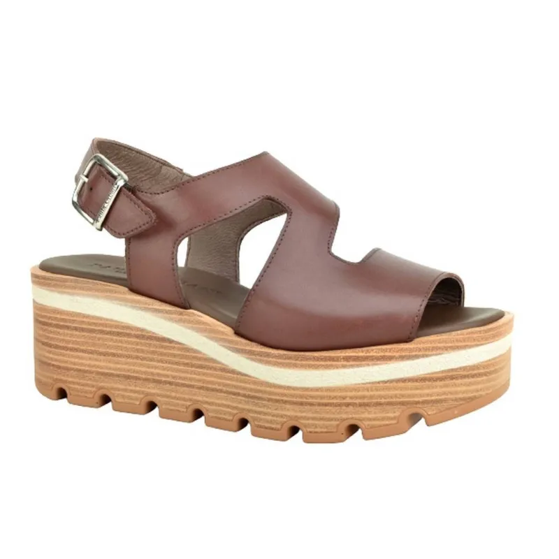 Sandalia cuero con plataforma
